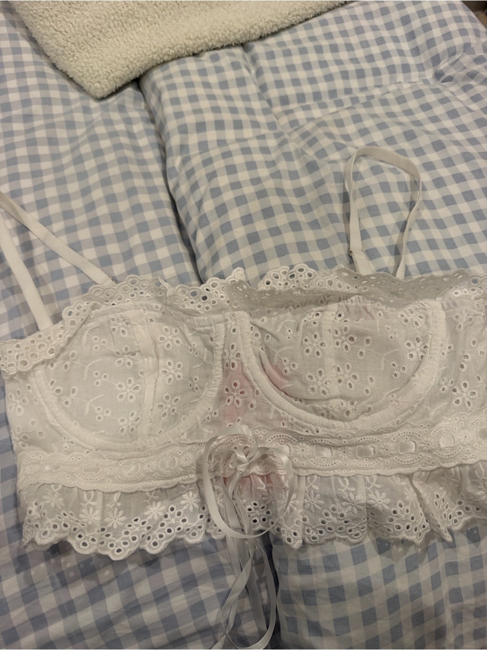Bra top eyelet edikted super cute